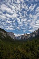 Gebirgszug in Yosemite foto