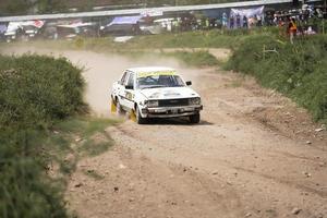 yogyakarta, indonesien - 16. oktober 2022 - rennfahrer treten im sprint-rallye-jogja des king's cup an foto