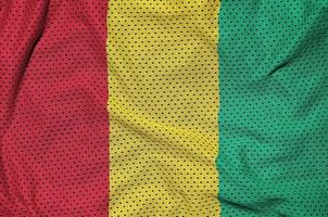 Guinea-Flagge, gedruckt auf einem Mesh-Gewebe aus Polyester-Nylon-Sportbekleidung foto