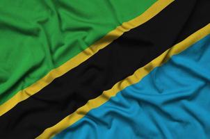 Die tansanische Flagge ist auf einem Sportstoff mit vielen Falten abgebildet. Sportteam-Banner foto