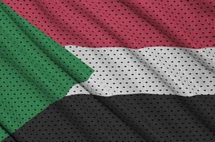 Sudan-Flagge gedruckt auf einem Polyester-Nylon-Sportswear-Mesh-Gewebe m foto