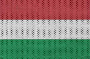 Ungarn-Flagge gedruckt auf einem Mesh-Gewebe aus Polyester-Nylon-Sportbekleidung foto