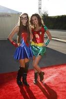 los angeles, 29. oktober - rachael bell, savannah jayde kommt am 29. oktober 2011 in santa monica, ca., zum 18. jährlichen traumhalloween los angeles im barker hanger an foto