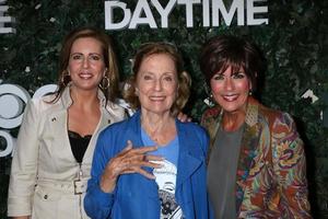 los angeles, 10. okt. - martha byrne, elizabeth hubbard, colleen zenk bei der cbs daytime 1 for 30 years showempfang im paley center for media am 10. oktober 2016 in beverly hills, ca foto