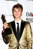 las vegas, 22. mai - justin bieber im presseraum der billboard music awards 2011 in der mgm grand garden arena am 22. mai 2010 in las vegas, nv foto