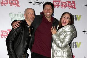 los angeles, 1. dezember - chris daughtry, ace young, diana degarmo bei der hollywood christmas parade 2013 in hollywood und highland am 1. dezember 2013 in los angeles, ca foto