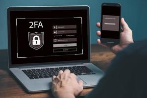 Persönliche Online-Cyberspace-Sicherheit Datenschutzdaten mit 2FA, Zwei-Faktor, Internet-Netzwerksicherheit, verschlüsselter Datenschutz schützen Cyber-Hacker-Bedrohung. foto