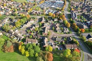 Wunderschöne Luftaufnahme der britischen Stadt, Aufnahmen aus dem hohen Winkel der Drohne foto