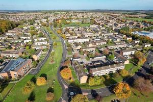 Wunderschöne Luftaufnahme der britischen Stadt, Aufnahmen aus dem hohen Winkel der Drohne foto