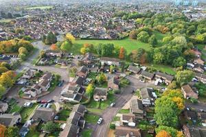 Hochwinkelige Luftaufnahme der britischen Stadt an einem schönen Wintertag foto