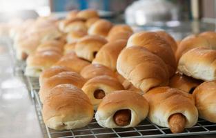 Hotdog-Brötchen in der Küche foto