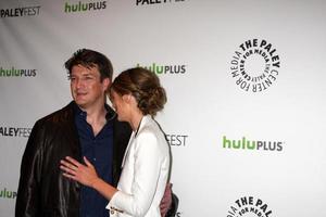 los angeles, 9. märz - nathan fillion stana katic kommt am 9. märz 2012 im saban theater in los angeles, ca foto