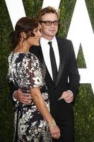 los angeles, feb 26 - rebecca rigg simon baker kommt zur vanity fair oscar party 2012 im sunset tower am 26. februar 2012 in west hollywood, ca foto