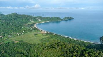 Luftbild von Paro Beach, Bezirk Aceh Besar, Provinz Aceh foto