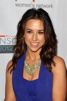 los angeles, 8. juni - lacey chabert kommt am 8. juni 2012 zu den stepup women s network inspiration awards im beverly hilton hotel in beverly hills, ca foto