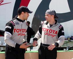 Los Angeles, 23. März - Jesse Metcalfe, Brett Davern beim 37. jährlichen Toyota-Proberühmtheits-Renntraining auf dem Willow Springs International Speedway am 23. März 2013 in Rosamond, Kalifornien, exklusives Foto