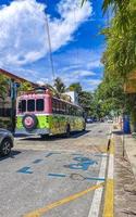 playa del carmen quintana roo mexiko 2022 verschiedene bunte busse bus playa del carmen mexiko. foto