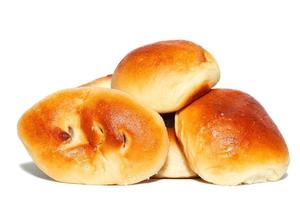 frisch gebackene leckere süße Brioches, Brötchen, Brote, Brot isoliert auf weißem Hintergrund foto