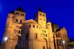 Kathedrale in Trier bei Nacht foto