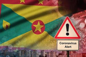 Grenada-Flagge und Coronavirus 2019-ncov-Warnzeichen. konzept der hohen wahrscheinlichkeit eines neuartigen coronavirus-ausbruchs durch reisende touristen foto