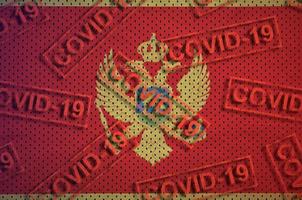 montenegro-flagge und viele rote covid-19-stempel. Coronavirus- oder 2019-ncov-Viruskonzept foto