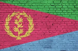 Eritrea-Flagge ist auf eine alte Mauer gemalt foto