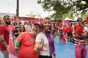 brasilia, brasilien, 23. oktober 2020 unterstützer des ehemaligen präsidenten lula von brasilien veranstalten eine kundgebung zur unterstützung ihres kandidaten foto