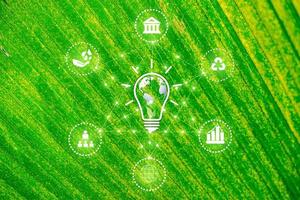ESG-Symbol Umwelt- und nachhaltige Governance-Konzepte auf dem Welthintergrund foto