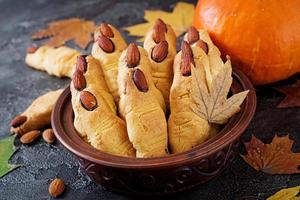 Kekse Hexenfinger, lustiges Rezept für Halloween-Party. foto