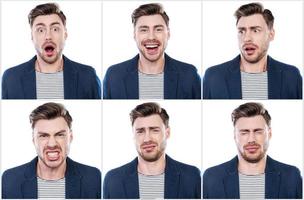 wahre Emotionen. Collage eines hübschen jungen Mannes, der verschiedene Emotionen ausdrückt, während er vor weißem Hintergrund steht foto