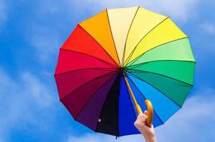 Hintergrund des Regenbogenregenschirms foto