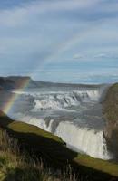 Islands Gullfoss Wasserfall und ein Regenbogen foto