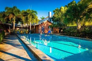 Schwimmbad in einem Hotel in West Palm Beach, Florida. foto