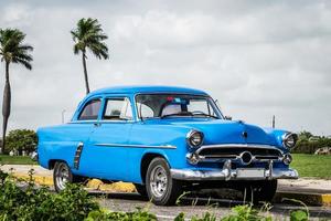 blaues amerikanisches Oldtimer in Kuba