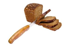 Brot auf weißem Hintergrund geschnitten foto