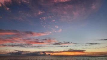 rosa himmel an der nordküste von oahu foto