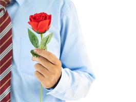 Geschäftsmann mit roter Rose auf weiß mit Beschneidungspfad foto