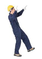 Arbeiter mit blauen Overalls und Hardhat in einer Uniform mit Beschneidungspfad foto