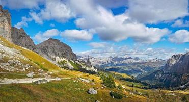 Panoramablick in den italienischen Alpen foto