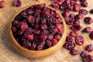 getrocknete rote Preiselbeeren mit Zuckersirup foto