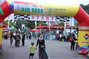 Magelang, Indonesien, 2022 – gesunder Spaziergang zum Gedenken an den nationalen Santri-Tag foto