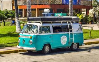 puerto escondido oaxaca mexiko 2022 verschiedene kleinbusse vans transporter fahrzeuge autos in puerto escondido mexiko. foto