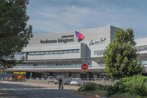 außenpanorama am flughafen toulouse blagnac in frankreich im sommer 2022. foto