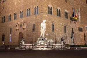 florenz architektur bei nacht beleuchtet, piazza della signoria - signoria quadrat - italien. Städtische Szene im Außenbereich - niemand foto