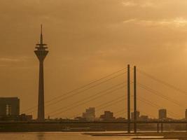 Düsseldorf und der Rhein foto