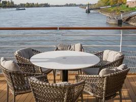 der rhein und die stadt düsseldorf foto