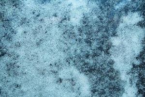 blaues gefrorenes wasser, eisfenster, frost, textur. Winter. Hintergrund. Platz kopieren foto
