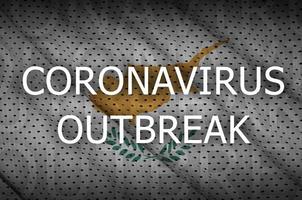 zyprische flagge und inschrift zum ausbruch des coronavirus. Covid-19- oder 2019-ncov-Virus foto