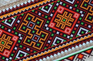 traditionelle ukrainische volkskunst gestricktes stickmuster auf textilgewebe foto