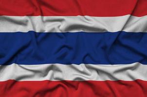Die thailändische Flagge ist auf einem Sportstoff mit vielen Falten abgebildet. Sportteam-Banner foto